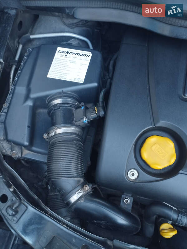 Минивэн Opel Zafira 2005 в Чуднове