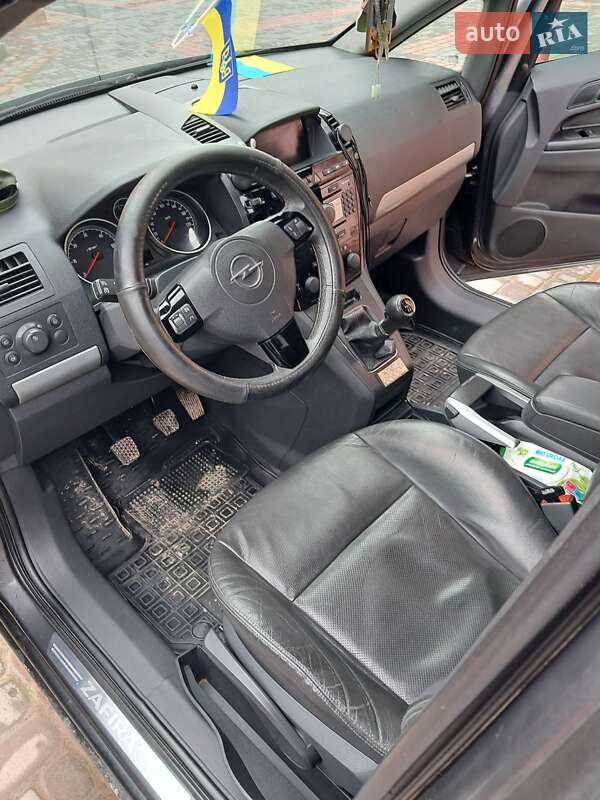 Минивэн Opel Zafira 2010 в Чорткове