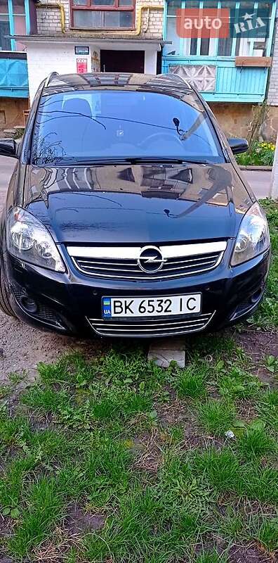 Минивэн Opel Zafira 2008 в Ровно