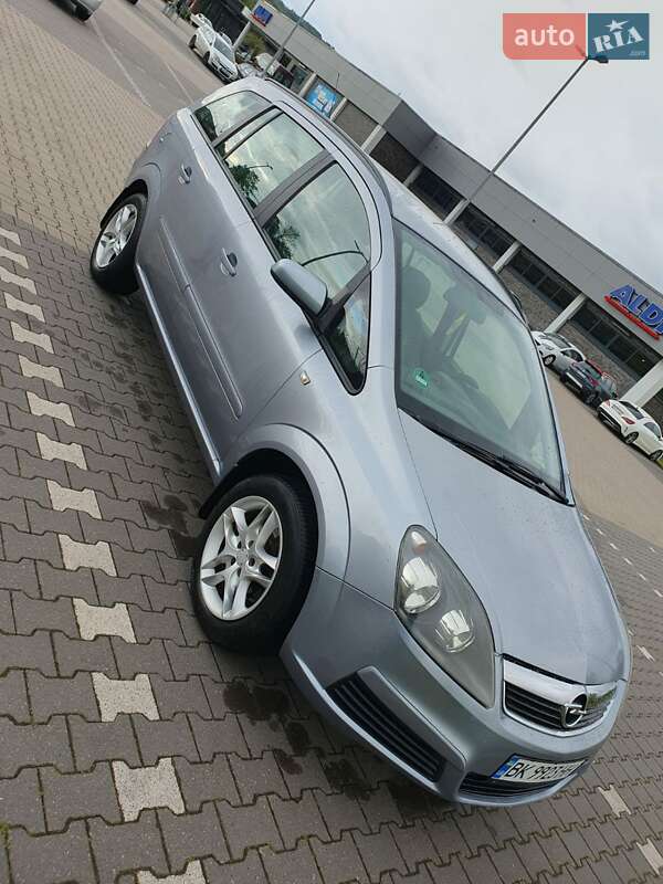 Минивэн Opel Zafira 2007 в Луцке