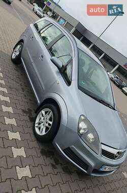 Минивэн Opel Zafira 2007 в Луцке