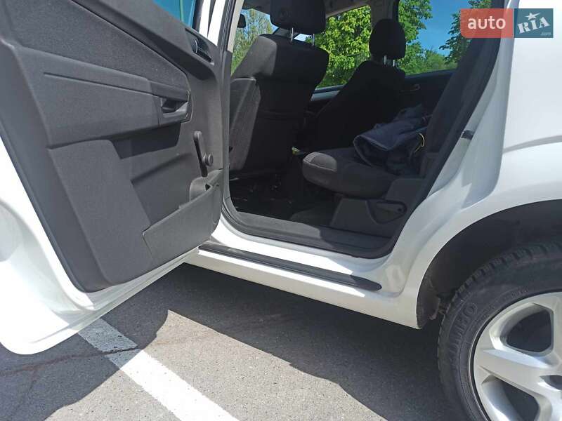 Минивэн Opel Zafira 2010 в Черкассах