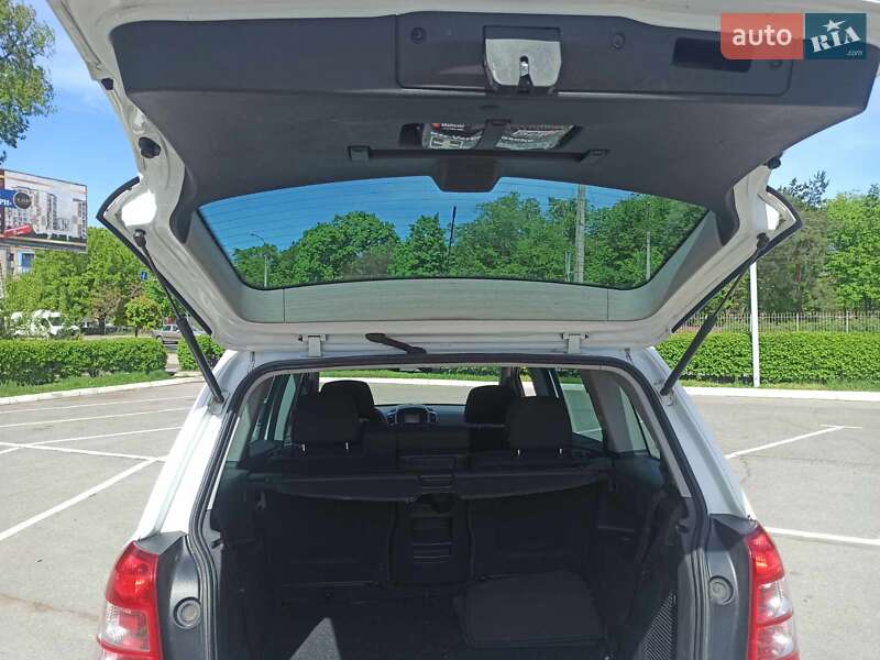 Минивэн Opel Zafira 2010 в Черкассах