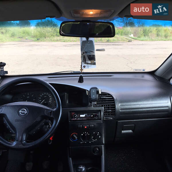 Минивэн Opel Zafira 2001 в Ивано-Франковске