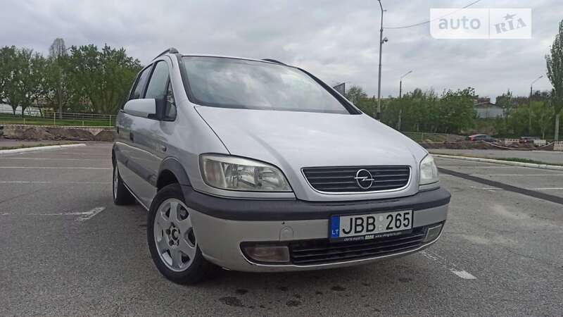 Минивэн Opel Zafira 2002 в Киеве