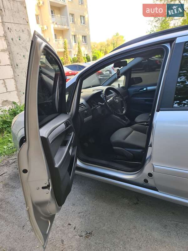 Минивэн Opel Zafira 2006 в Днепре фото 5 Минивэн Opel Zafira 2006 в Днепре