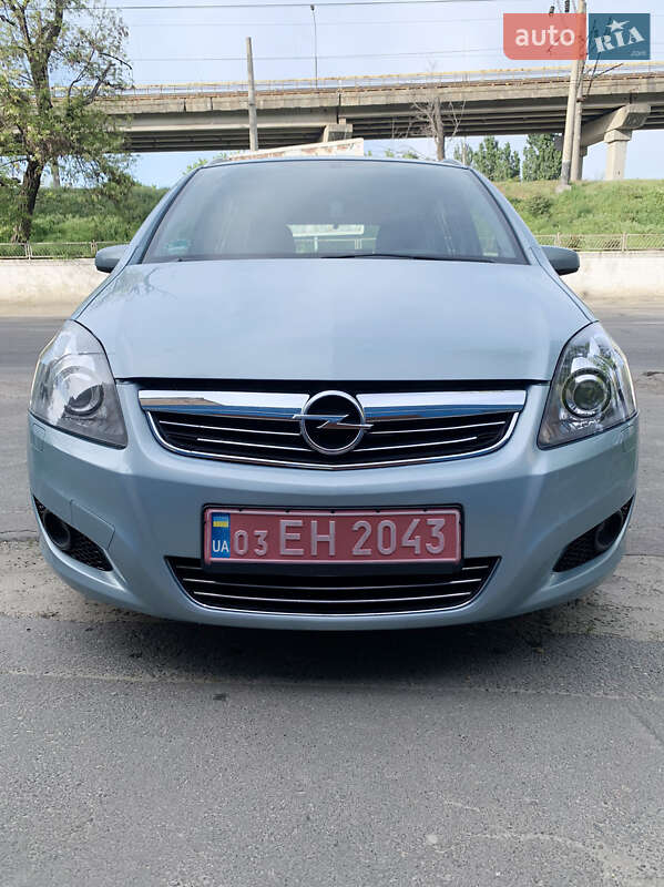 Мінівен Opel Zafira 2009 в Одесі