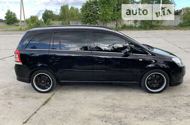 Минивэн Opel Zafira 2008 в Вараше