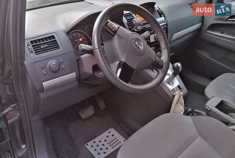 Минивэн Opel Zafira 2011 в Виннице