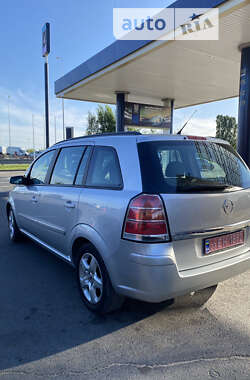 Минивэн Opel Zafira 2007 в Хороле