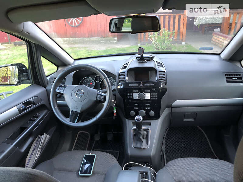 Минивэн Opel Zafira 2013 в Луцке