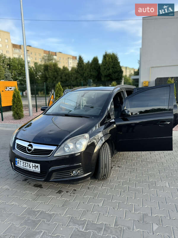 Минивэн Opel Zafira 2006 в Луцке