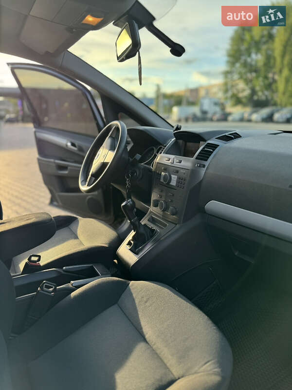 Минивэн Opel Zafira 2006 в Луцке