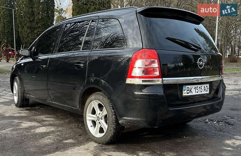 Минивэн Opel Zafira 2008 в Млинове
