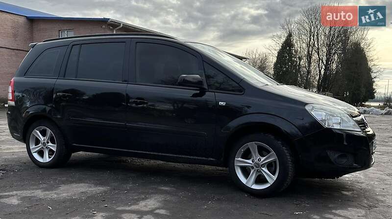 Минивэн Opel Zafira 2008 в Млинове