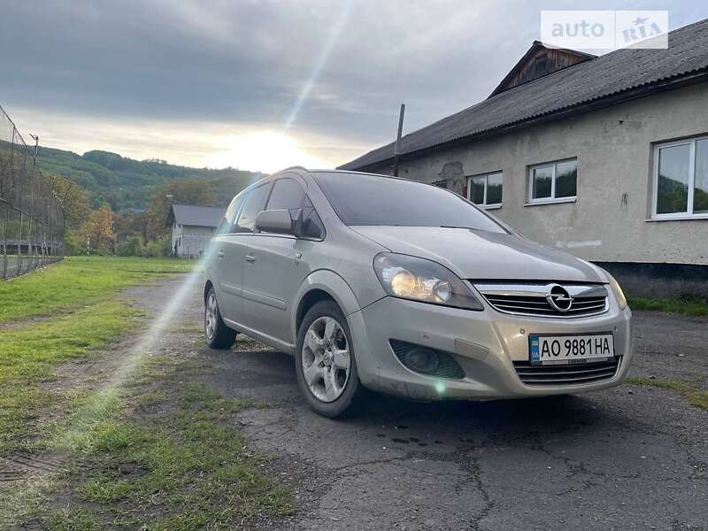 Минивэн Opel Zafira 2010 в Ужгороде