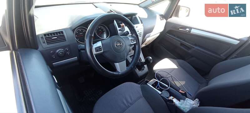 Минивэн Opel Zafira 2009 в Луцке