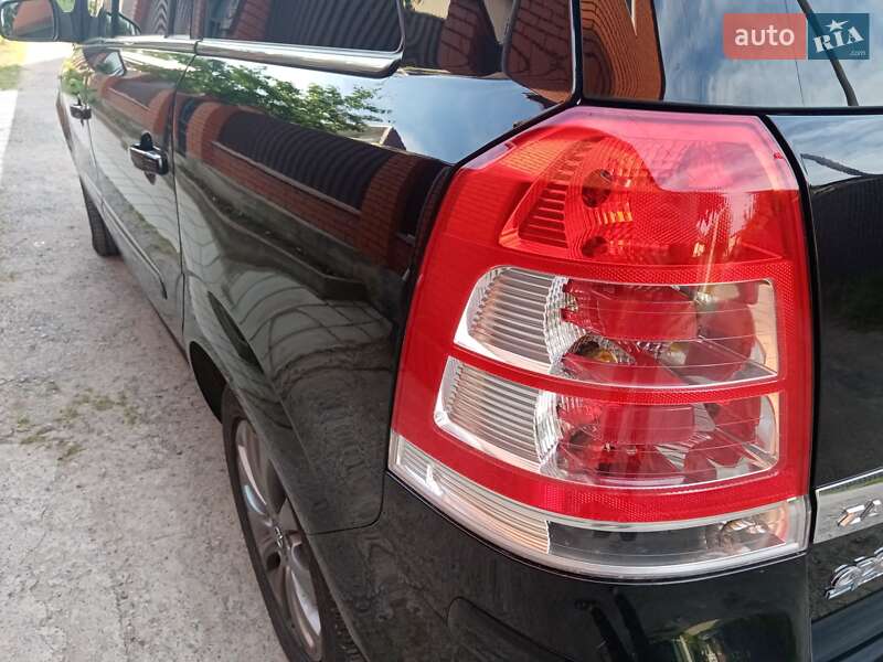 Минивэн Opel Zafira 2011 в Виннице