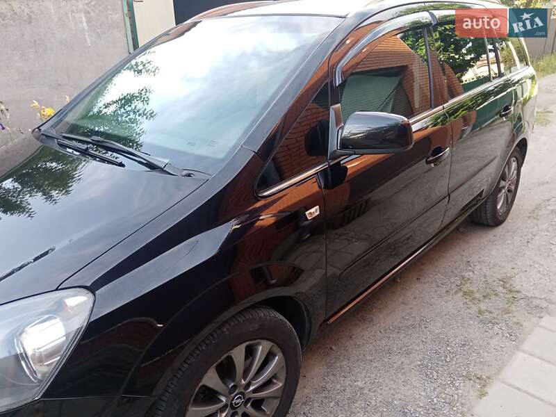 Минивэн Opel Zafira 2011 в Виннице