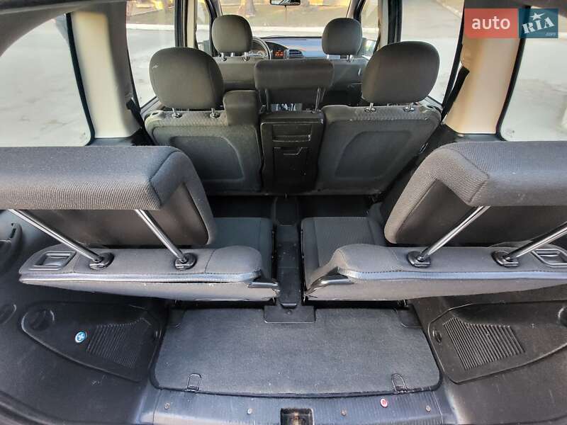 Минивэн Opel Zafira 2004 в Киеве