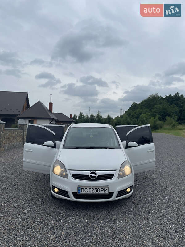 Минивэн Opel Zafira 2006 в 