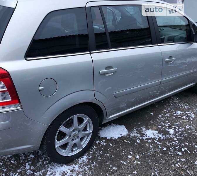 Минивэн Opel Zafira 2011 в Богодухове