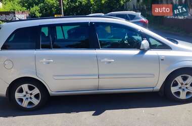 Минивэн Opel Zafira 2010 в 