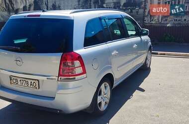 Минивэн Opel Zafira 2010 в 