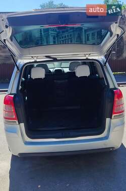 Минивэн Opel Zafira 2010 в 