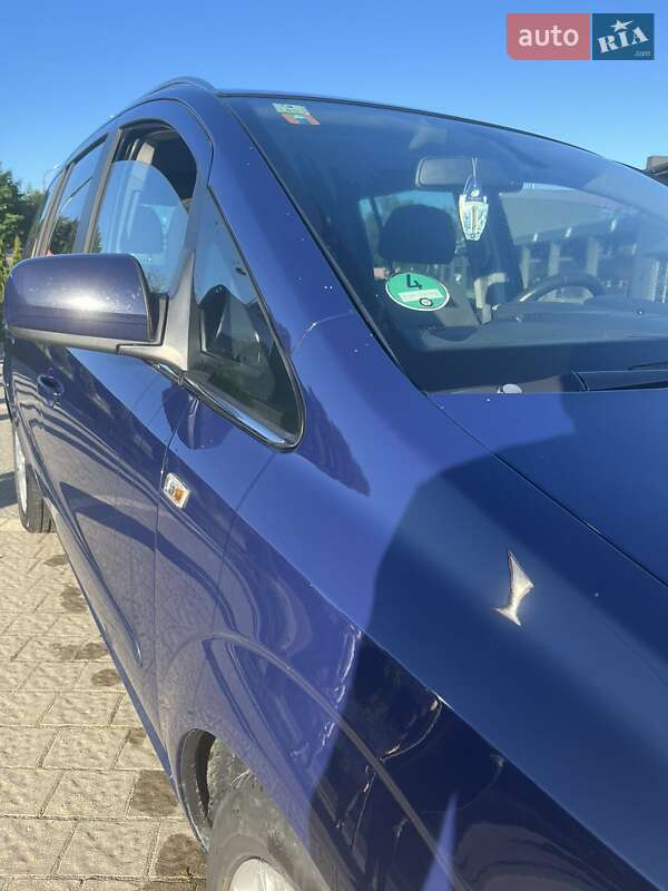 Мінівен Opel Zafira 2013 в Дрогобичі