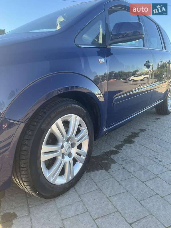 Мінівен Opel Zafira 2013 в Дрогобичі
