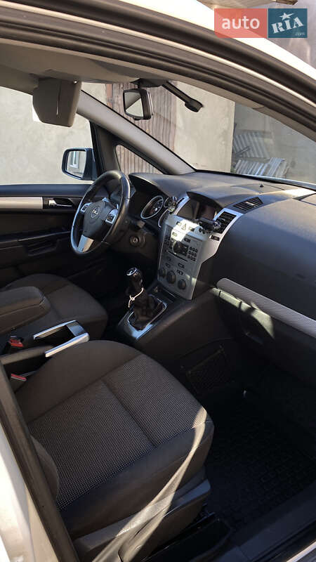 Минивэн Opel Zafira 2011 в Борщеве