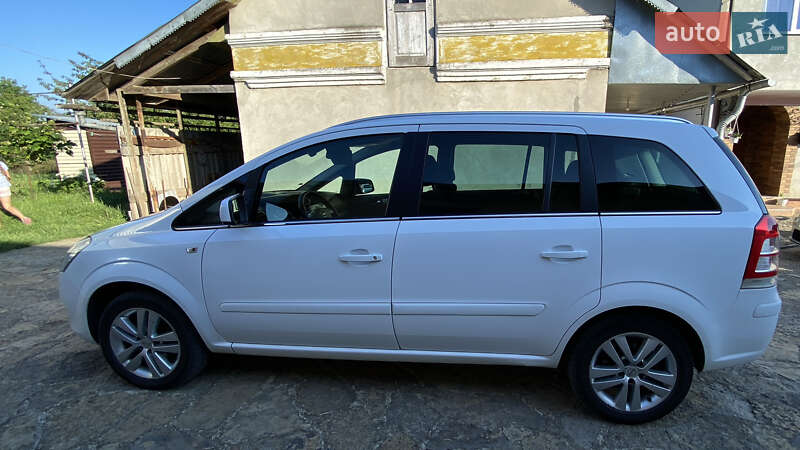 Минивэн Opel Zafira 2011 в Борщеве