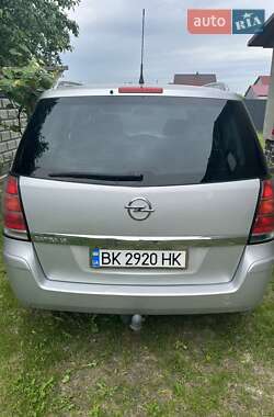 Минивэн Opel Zafira 2006 в Березному