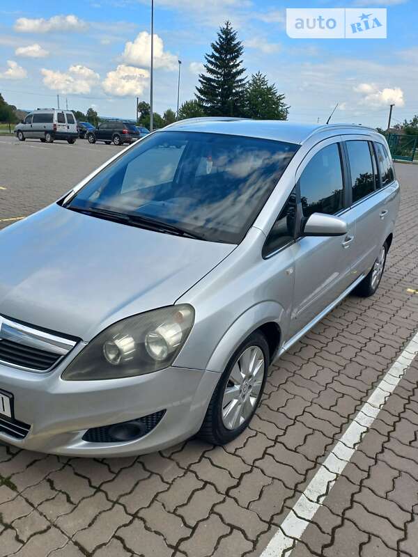 Минивэн Opel Zafira 2008 в Яворове