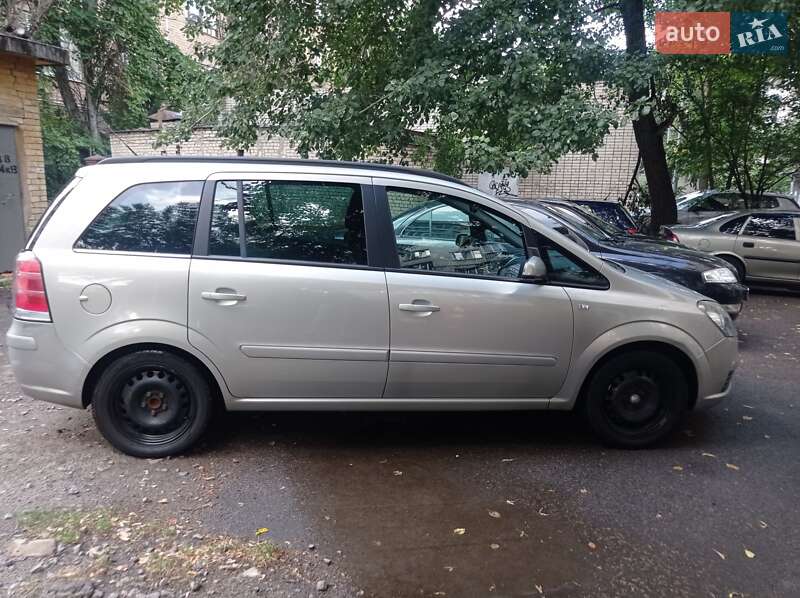 Минивэн Opel Zafira 2005 в Киеве