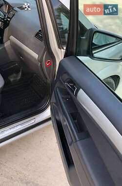 Мінівен Opel Zafira 2010 в 