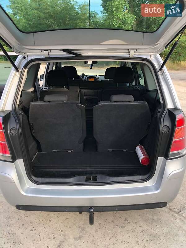 Мінівен Opel Zafira 2010 в Каневі