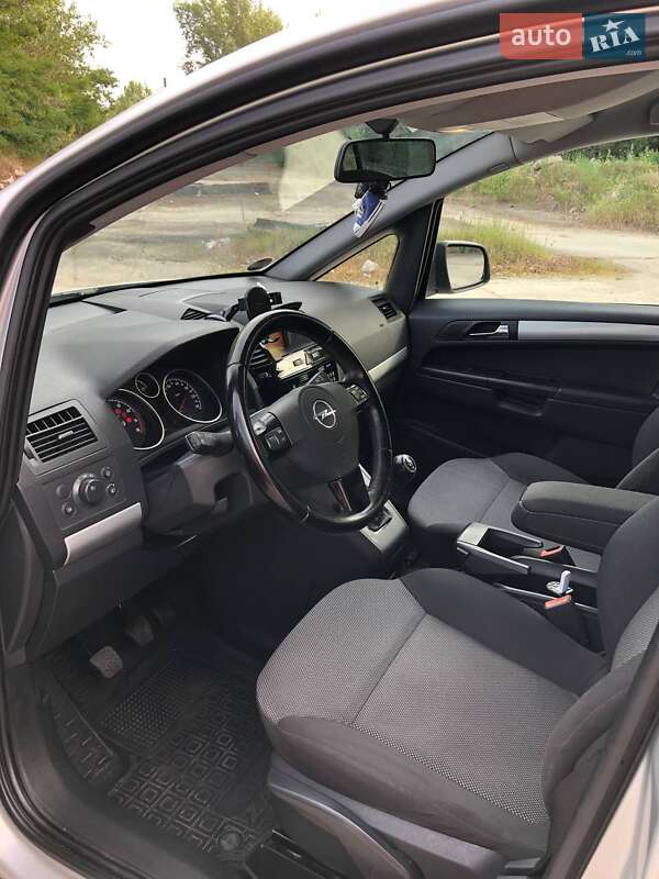Мінівен Opel Zafira 2010 в Каневі