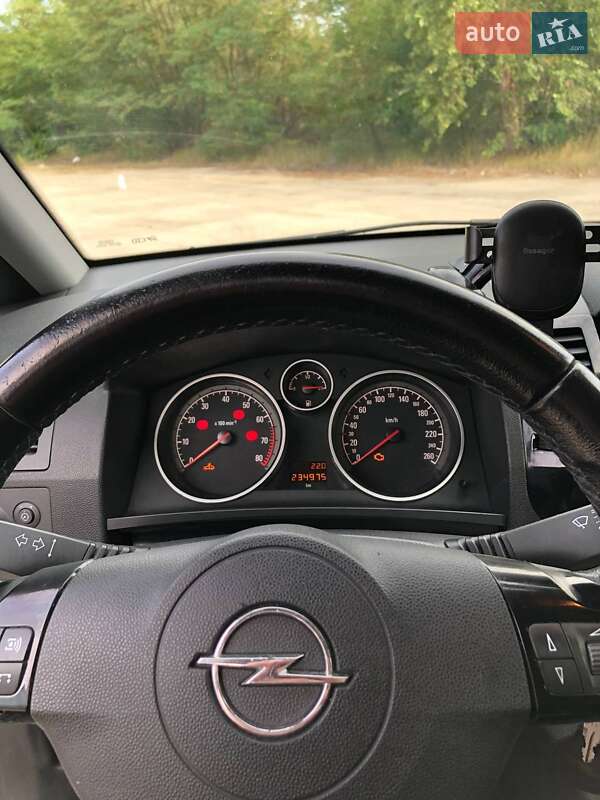 Мінівен Opel Zafira 2010 в Каневі