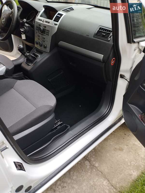 Мінівен Opel Zafira 2010 в Луцьку