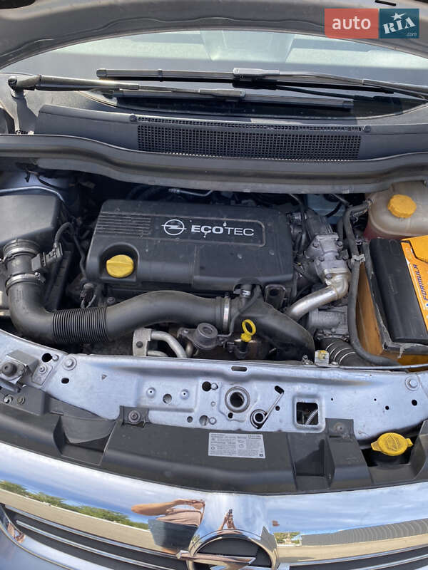 Мінівен Opel Zafira 2011 в Кременчуці