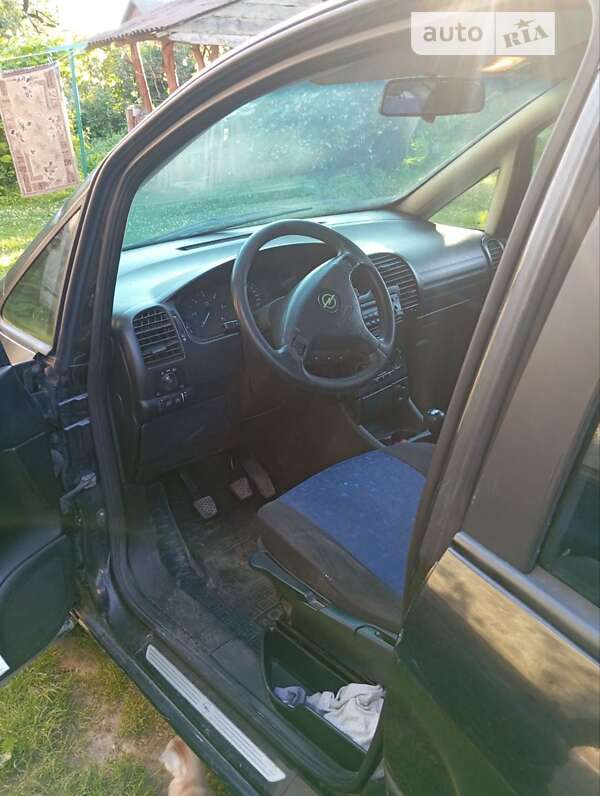 Минивэн Opel Zafira 2000 в Старом Самборе