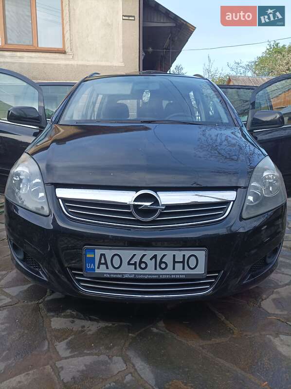 Минивэн Opel Zafira 2010 в Мукачево