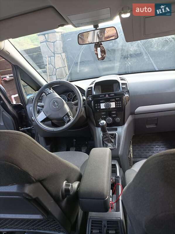 Минивэн Opel Zafira 2010 в Мукачево
