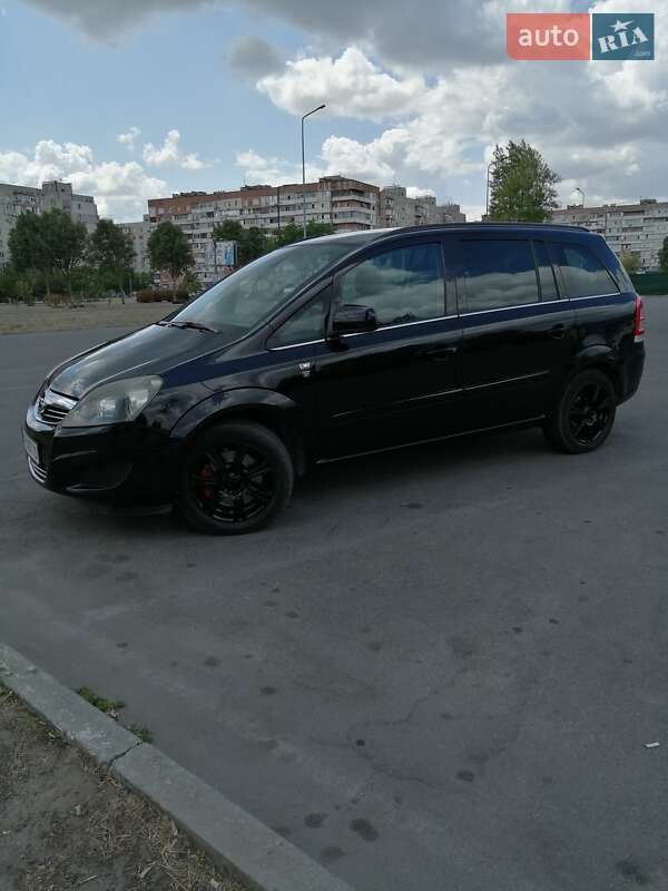 Минивэн Opel Zafira 2010 в Запорожье