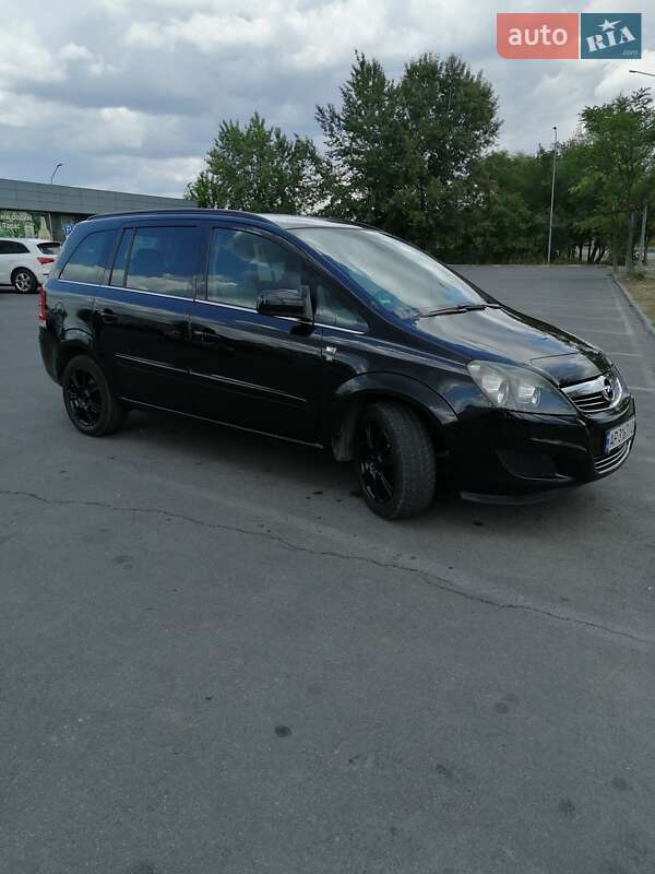 Минивэн Opel Zafira 2010 в Запорожье
