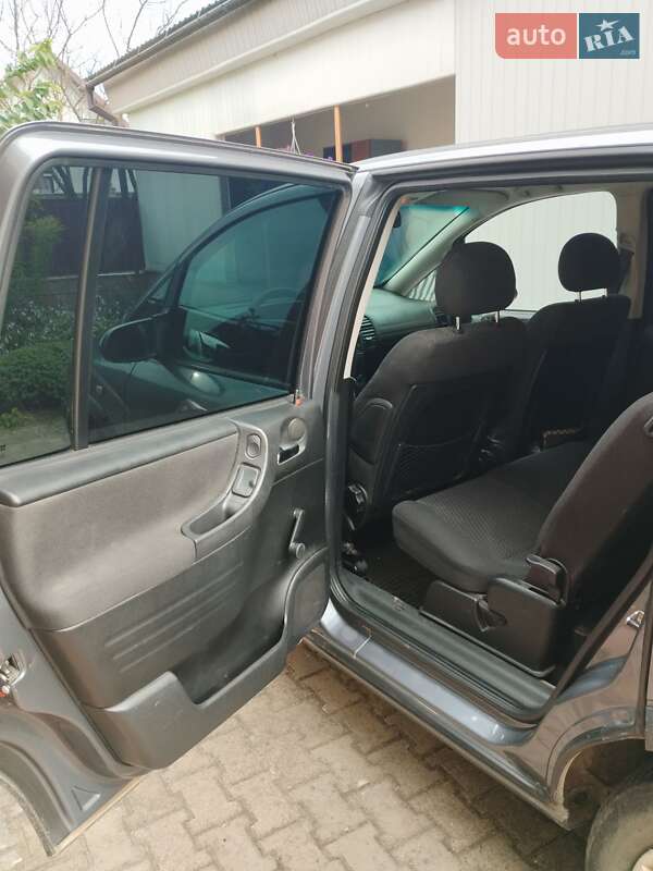 Минивэн Opel Zafira 2005 в Березному