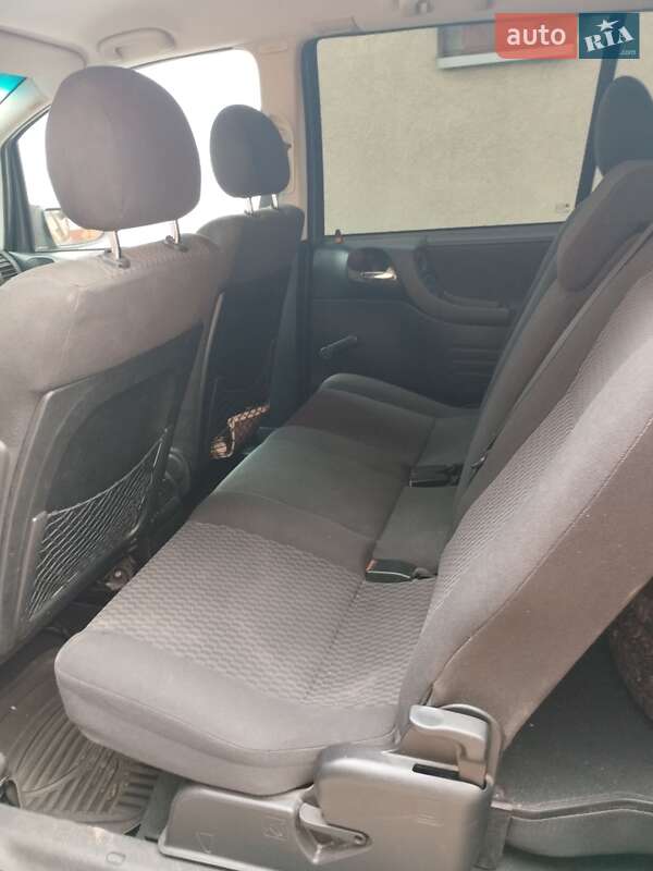 Минивэн Opel Zafira 2005 в Березному