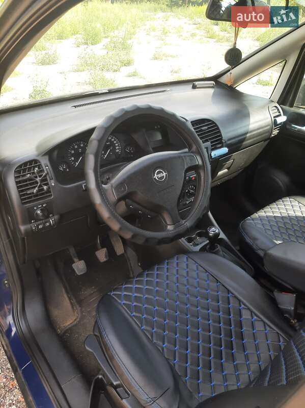 Минивэн Opel Zafira 2004 в Броварах